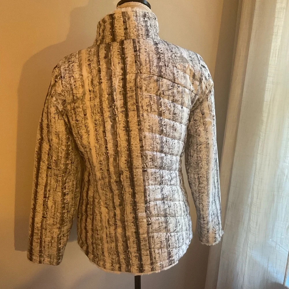 The NorthFace- Mossbud Reversible Jacket. Size M - Picture 7 of 9